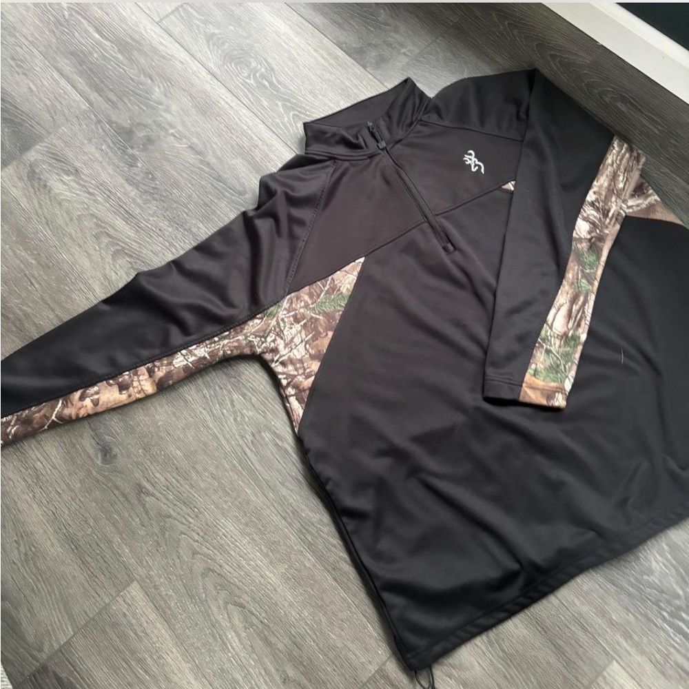 Browning 100% polyester men’s 2XL zip up outdoor camo hunting jacket.
